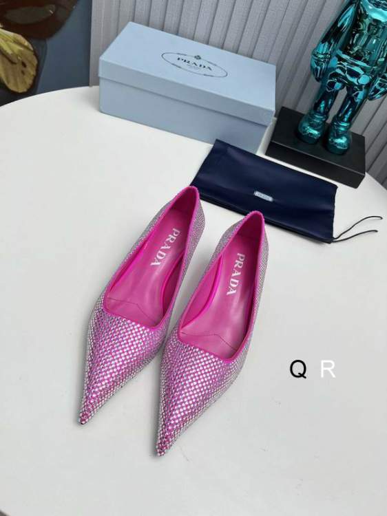 Picture of Prada Shoes _SKUPradasz35-404CM9CRR121319103